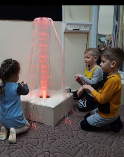 Пузырьковая колонна «Стелла». Зеркальный уголок с пузырьковой колонной применяется в работе над чувствами воображением и речью детей.